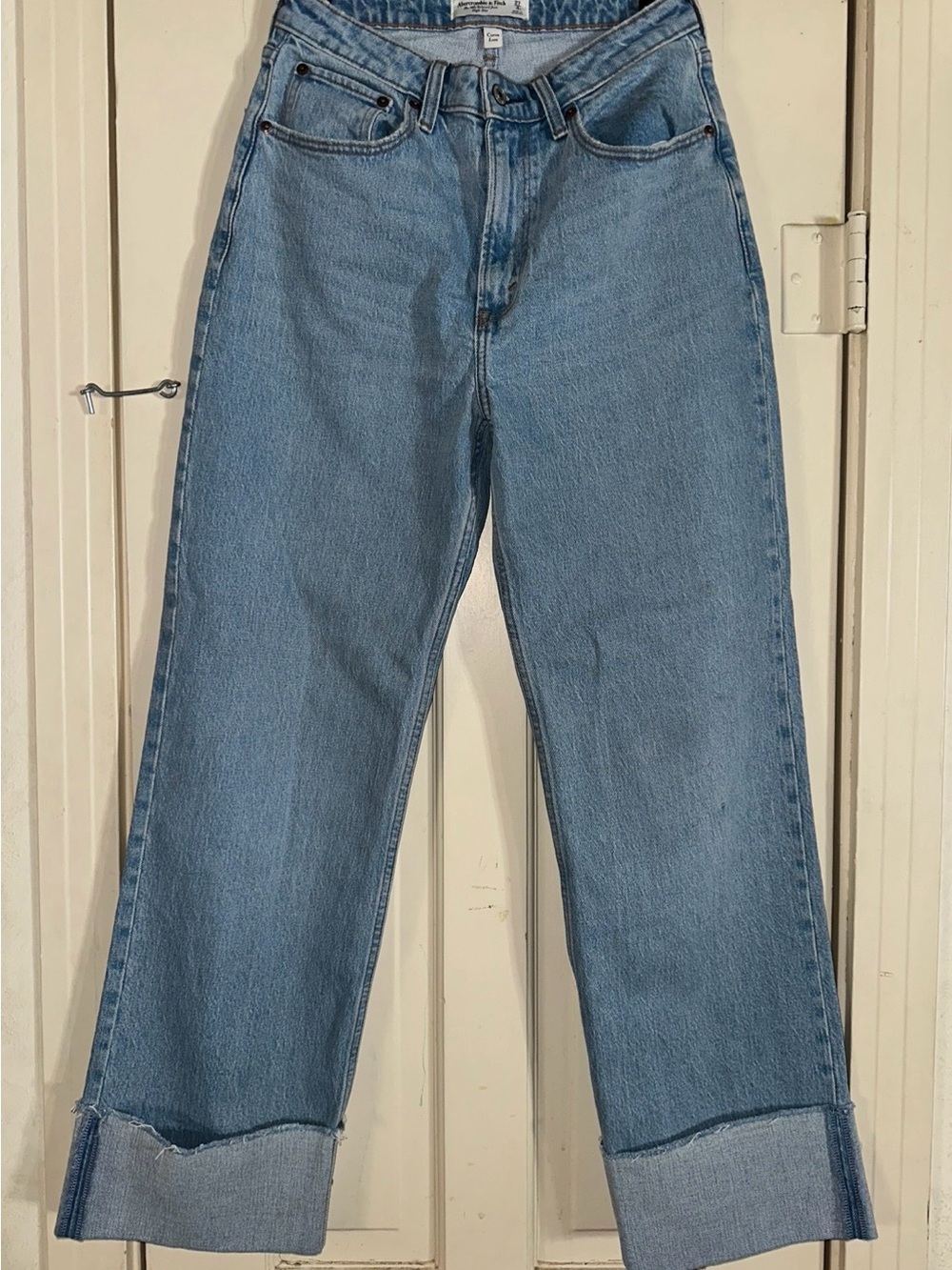 Abercrombie & Fitch 90s Relaxed Jean High Rise Cuffed Size 4R or 27”